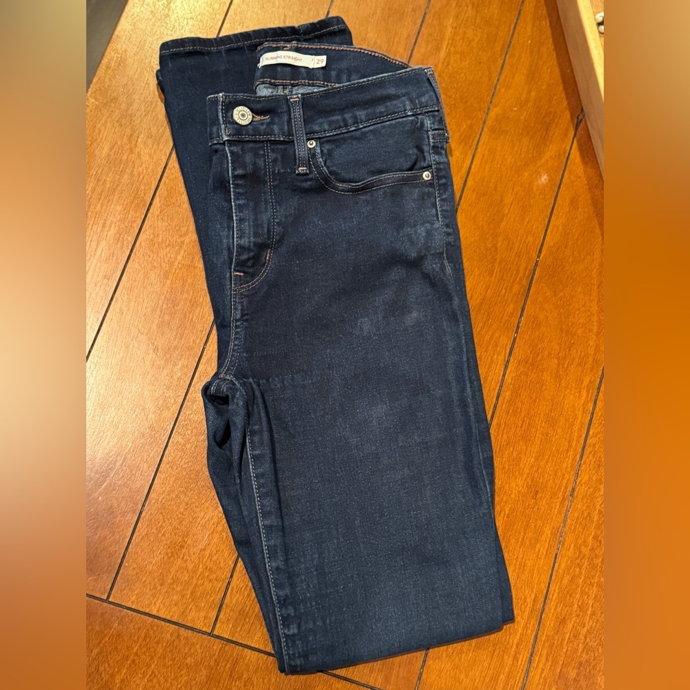 Levi’s Slimming Straight Jeans - Dark